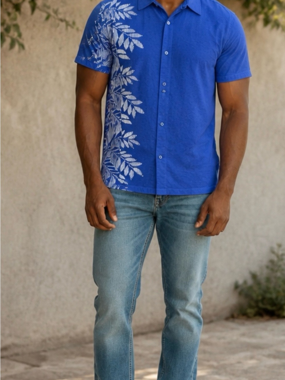 Men's Short-Sleeve Button-Down Shirt in Blue with Leaf Print Size L